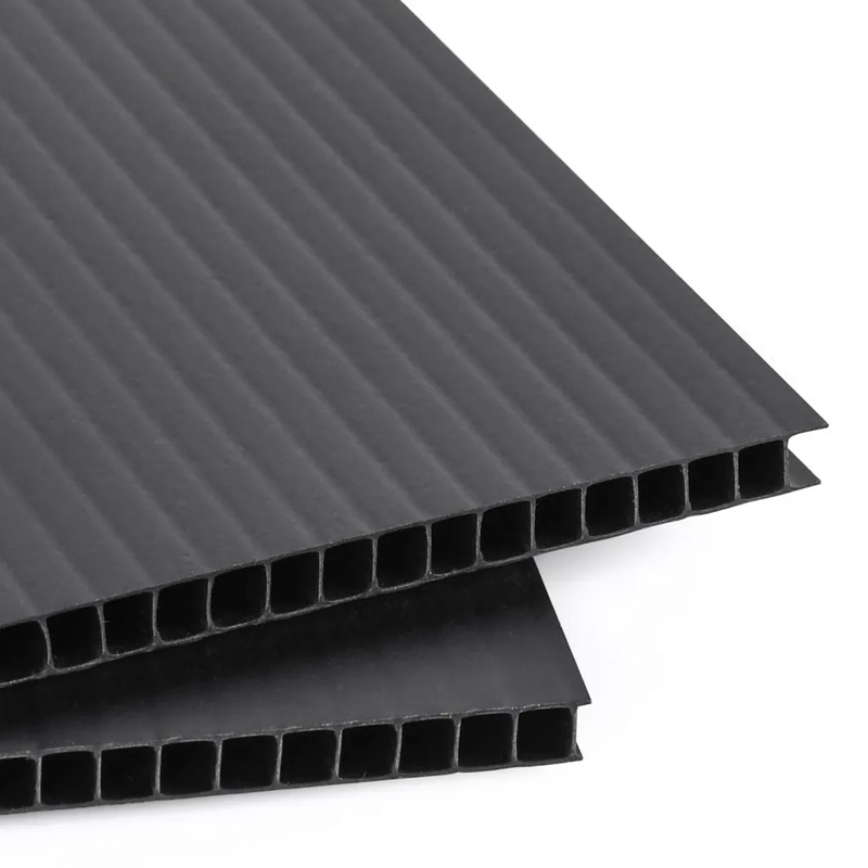 Siyah Oluklu Polikarbon Levha 10 mm (600 cm x 210 cm) - İthal